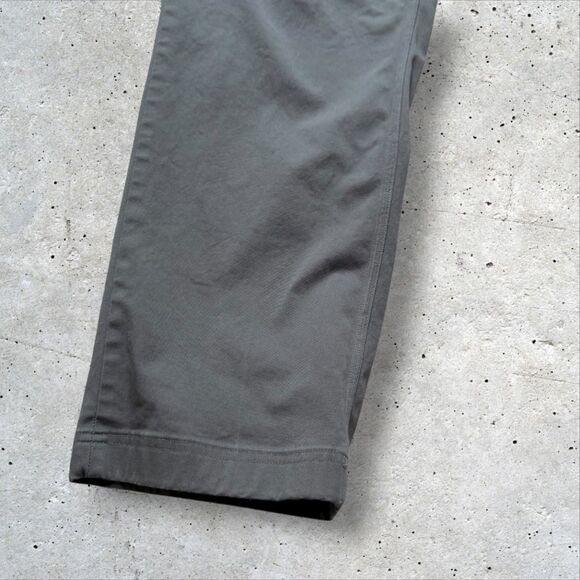 Duluth Trading Chino Pants Mens Gray Flat Front Straight Leg Work Sz 40x34 - Picture 5 of 8